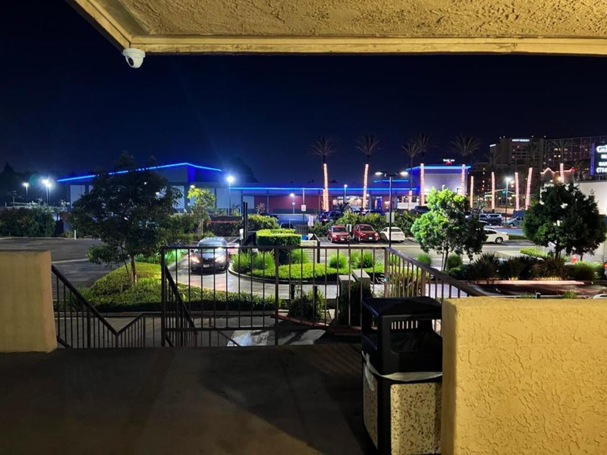 Bposhtels Anaheim Hostel Exterior photo
